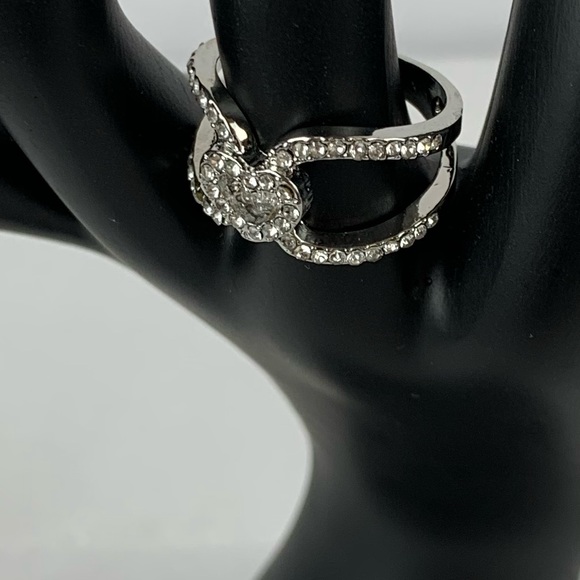 Silver Classic Heart-Shaped Fashion Ring Size 8 - Picture 3 of 6